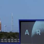 Retour au hangar pour la fusée lunaire de la Nasa, qui doit subir des réparations 
