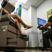 Les douleurs chroniques affectent davantage les femmes et on a maintenant une idée de pourquoi 