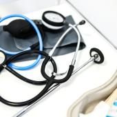 Ebola : un médecin testé positif en France à son retour de RDC, des cas contacts isolés 