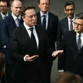 Sous la tutelle de Trump, les patrons de l'IA promettent de s'auto-réguler 