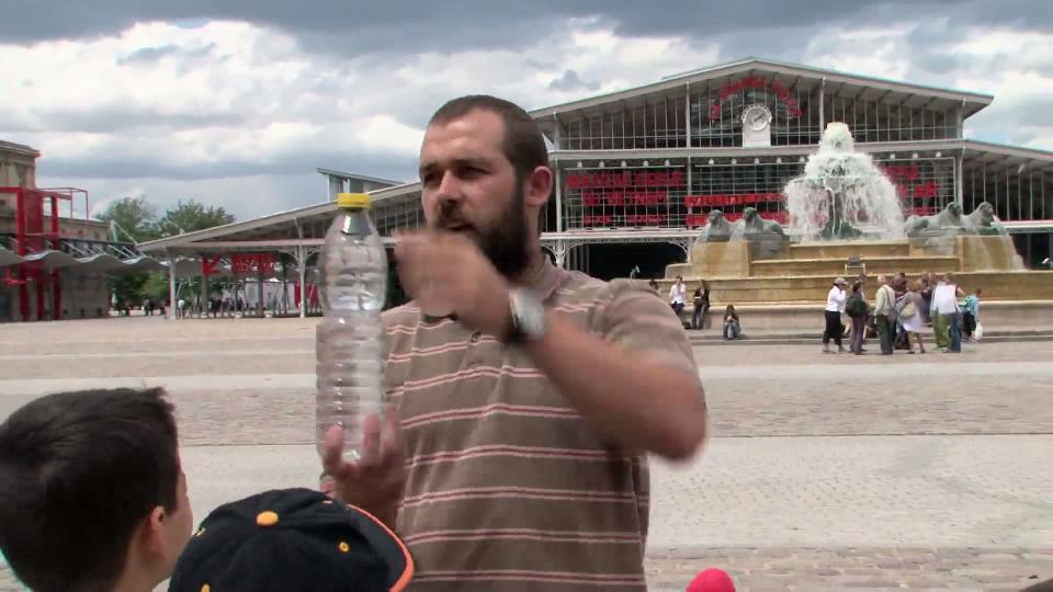 Bastien et les bouteilles #1 : incompressibilité de l'eau